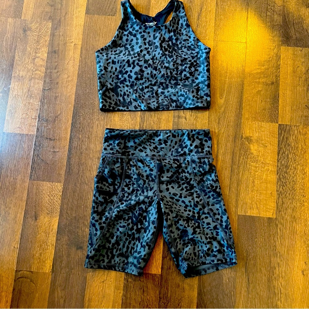 Large Old Navy Powersoft black/gray leopard biker shirt and crop tank set